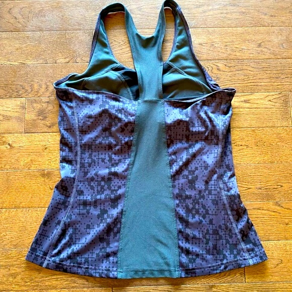 Nike Dry-Fit sweat proof tank - Picture 2 of 3